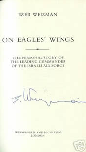 On Eagles' Wings, by Ezer Weizman  魏茨曼在该书扉页上的签名