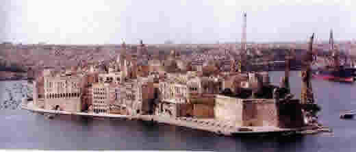 马耳他被称为"地中海的心脏",战略位置突出.19世纪沦为英国的殖民地并建成为一个军港
